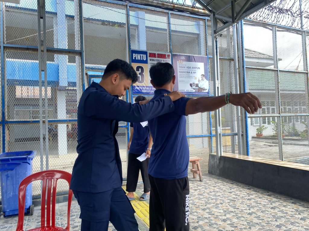 Lapas Luwuk Perketat Pemeriksaan Pengunjung dan Warga Binaan Demi Menjaga Keamanan dan Ketertiban